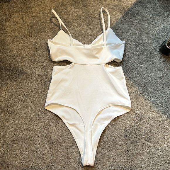 Abercrombie and Fitch White Bodysuit - Picture 2 of 3
